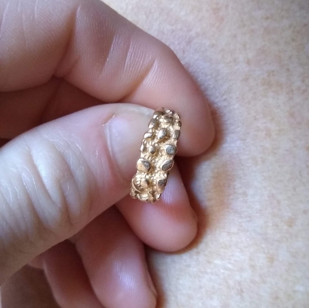 Women's size 5 1/2 14K GOLD NUGGET RING